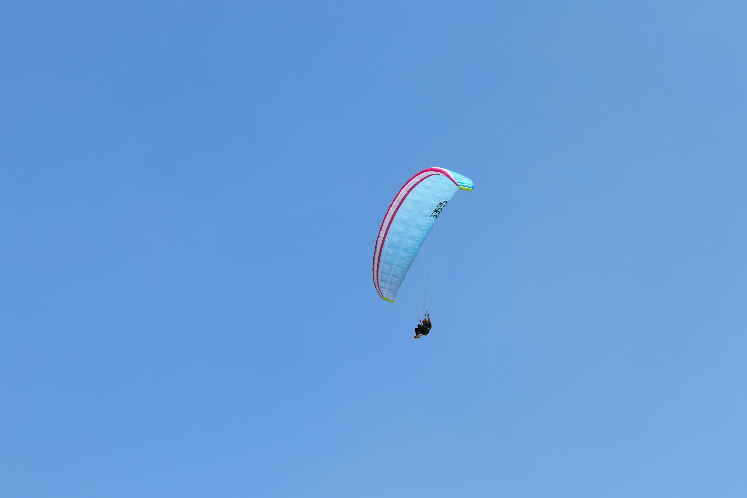 Paragliding in Dobhi